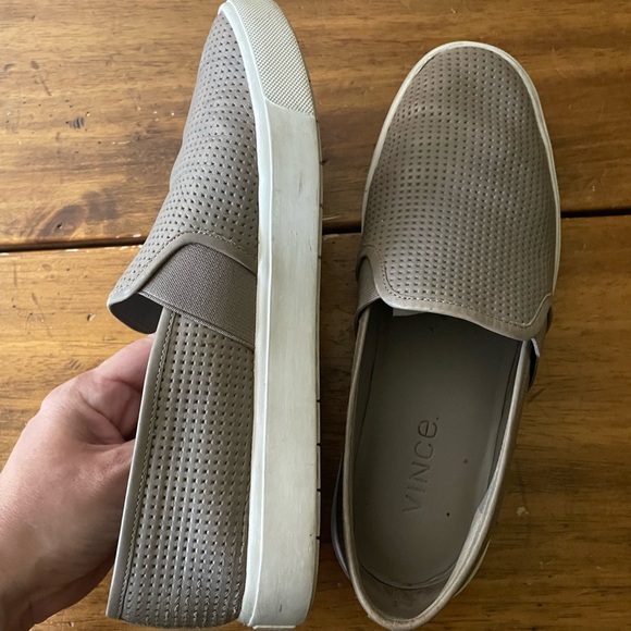 VINCE Sneakers Womens Sz 7 Blair Slip On Loafers Perforated Taupe Beige - Picture 6 of 9